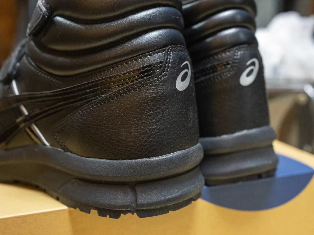 アシックス 安全靴・作業靴 ウィンジョブ CP302 の踵部は衝撃緩衝材「GEL(ゲル)」